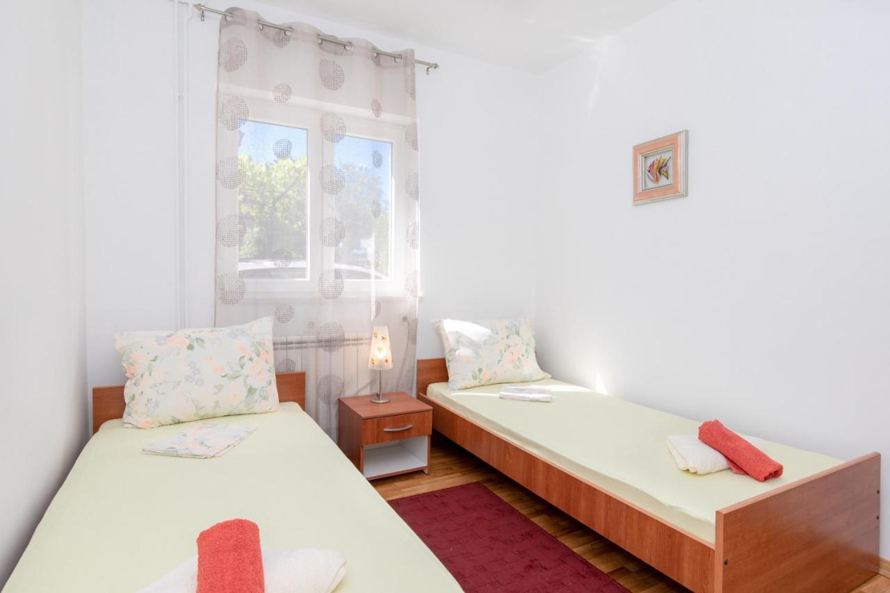 Apartment Lavanda With Beautiful Garden Krk Town Zewnętrze zdjęcie